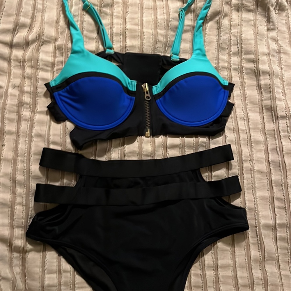 Beach Bunny Bikini Top & VS Bottom